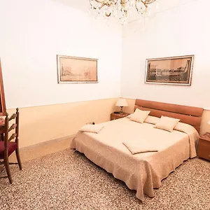 Apartment Alla Fenice, Venice